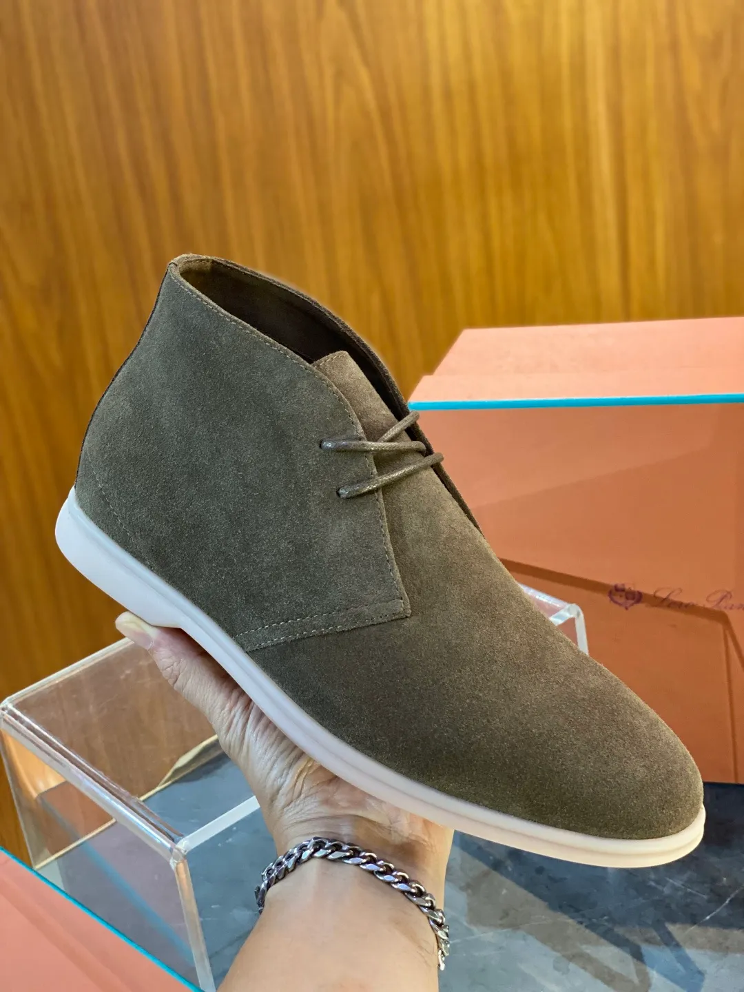 💰780 Loro Piana men's boots for autumn and winter ♞size; 39~46 The flexibility of first-layer cowhide returns to nature and feels the freedom and elegance in the city. A return to the original equestrian elegance aesthetics, Loro Piana is once again inspired by equestrianism this season, perfectly integrating freedom, elegance and functionality.